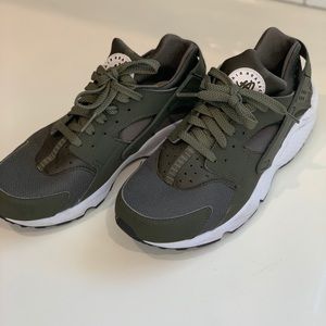 Nike Green Huaraches